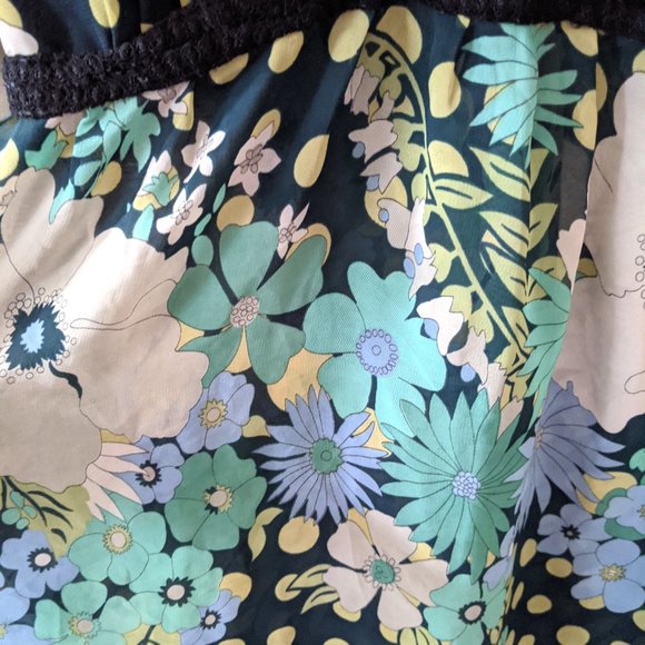 LAST CHANCE Sheer Blouse with Lace, Tie Back - Picture 4 of 6